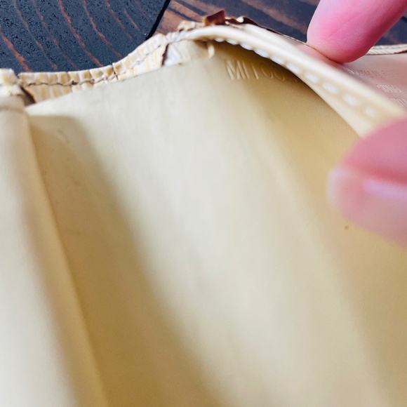 Louis Vuitton Yellow Epi Leather Kiss Lock Bifold Wallet/Coin Purse - Picture 10 of 11